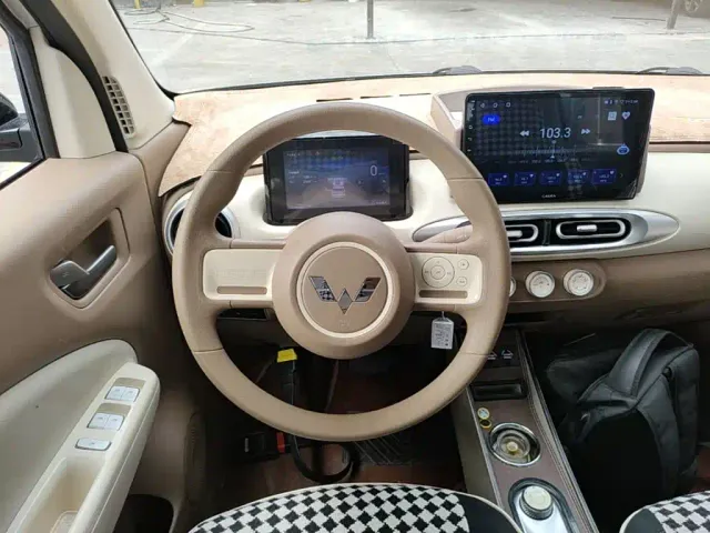 Wuling Hongguang Mini EV — Фото автомобиля 10