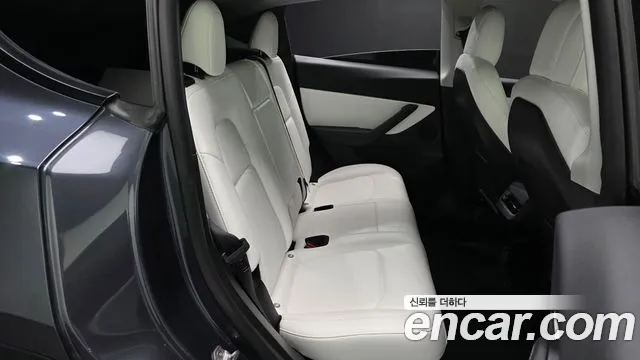 Tesla Model Y — Фото автомобиля 11