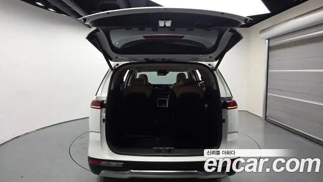 Kia Carnival Generation 4 — Фото автомобиля 20
