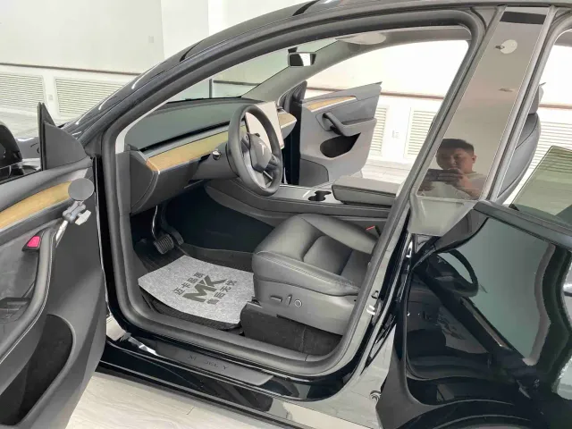 Tesla Model Y — Фото автомобиля 15