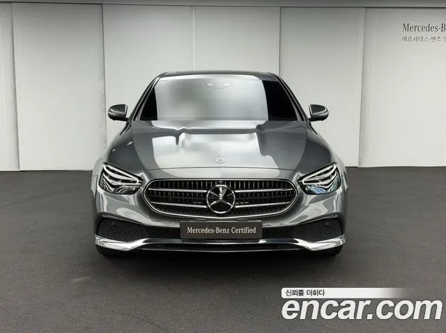 Mercedes-Benz E-Class — Фото автомобиля 2