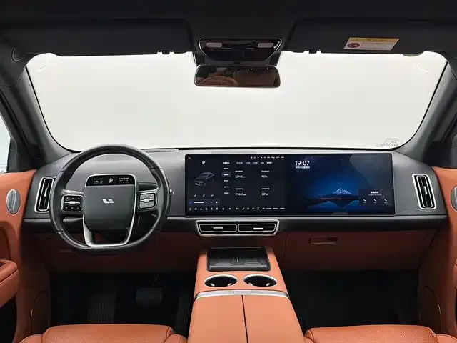 Li Auto L7 — Фото автомобиля 9
