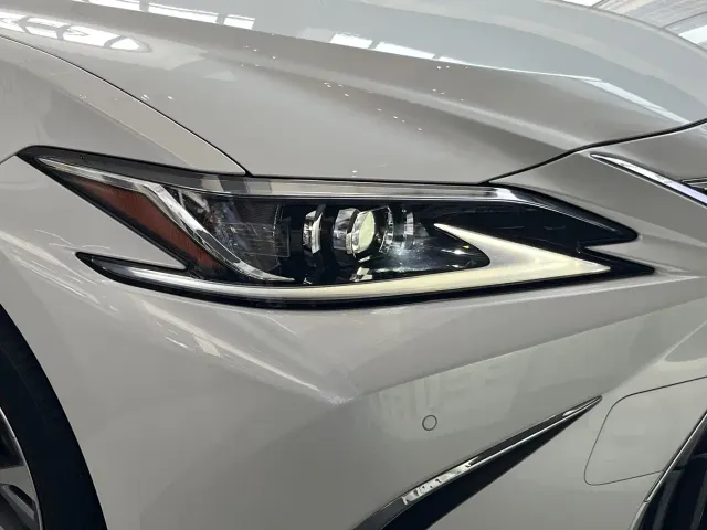 Lexus ES — Фото автомобиля 19