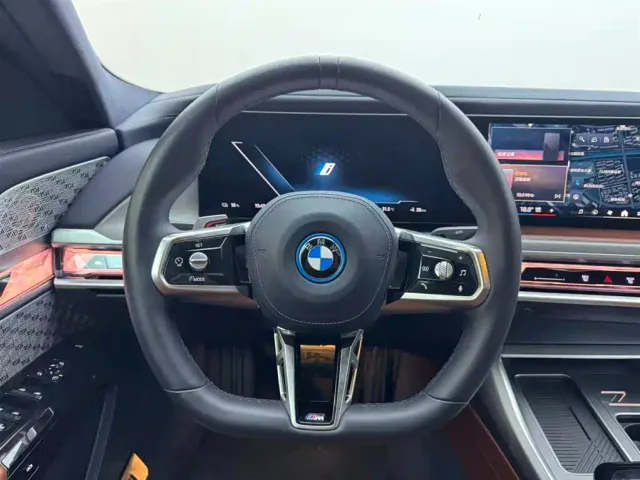 BMW i7 — Фото автомобиля 14