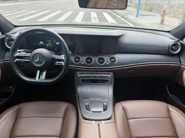 Mercedes-Benz E-Class — Фото автомобиля 5