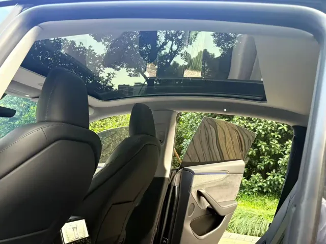 Tesla Model Y — Фото автомобиля 8
