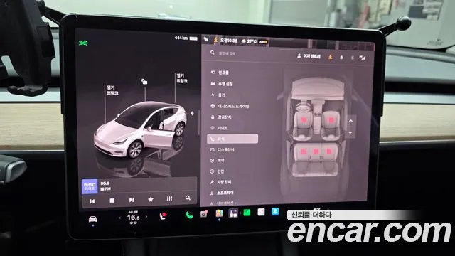 Tesla Model Y — Фото автомобиля 30