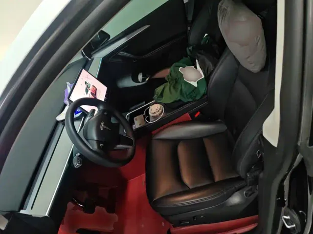 Tesla Model Y — Фото автомобиля 10