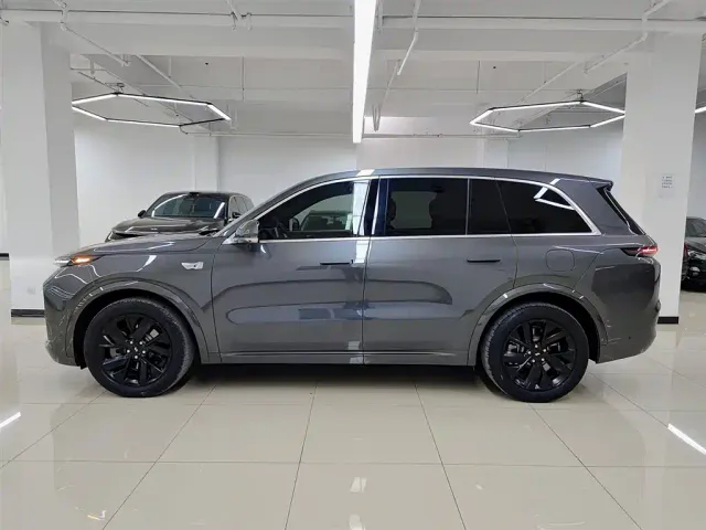 Li Auto L8 — Фото автомобиля 3