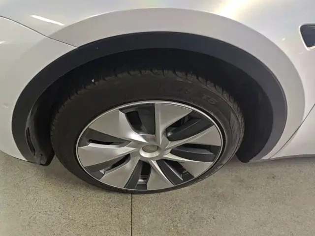 Tesla Model Y — Фото автомобиля 22