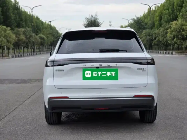 Geely Galaxy Starship 7 EM-i — Фото автомобиля 5