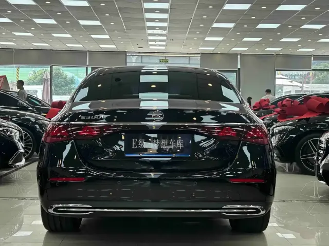 Mercedes-Benz E-Class — Фото автомобиля 12