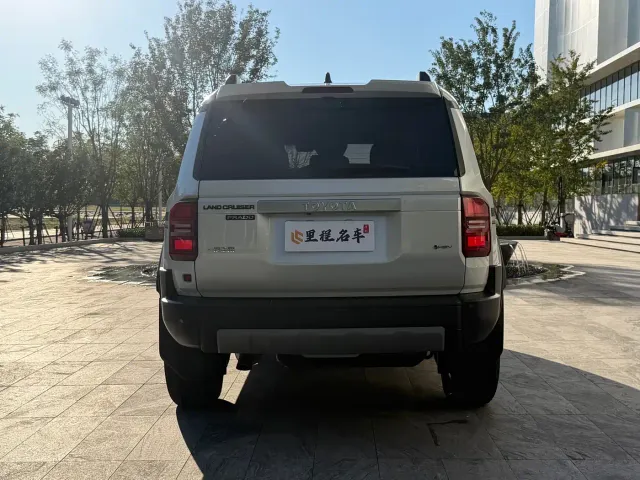 Toyota Prado — Фото автомобиля 6