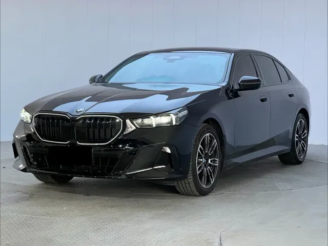 Фотография автомобиля — BMW 5 Series