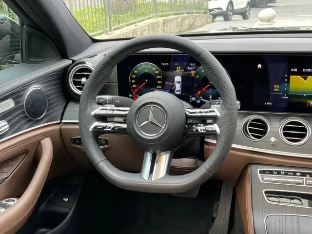 Mercedes-Benz E-Class — Фото автомобиля 18