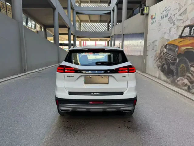 Geely Boyue — Фото автомобиля 5