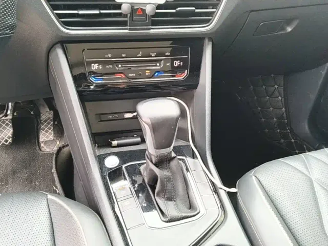 Volkswagen Tiguan L — Фото автомобиля 13