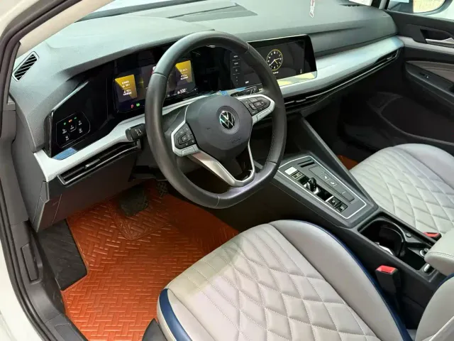 Volkswagen Golf — Фото автомобиля 4