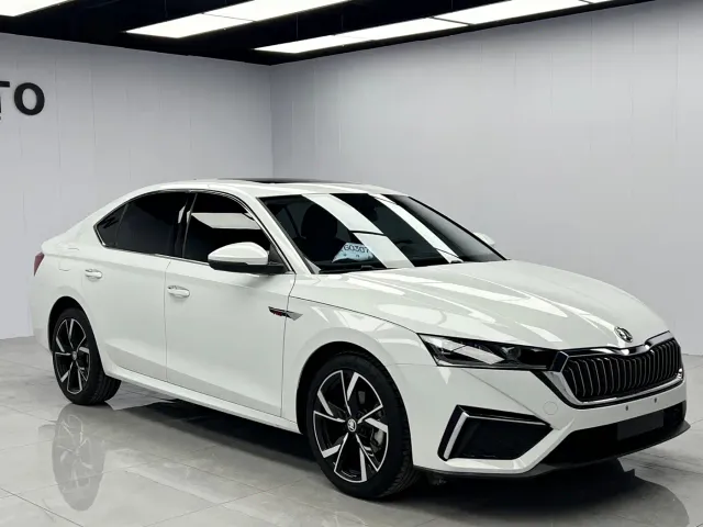 Škoda Octavia 2023 PRO TSI280 Premium Edition — Фото автомобиля 3