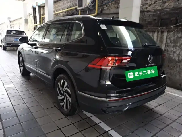 Volkswagen Tiguan L — Фото автомобиля 4