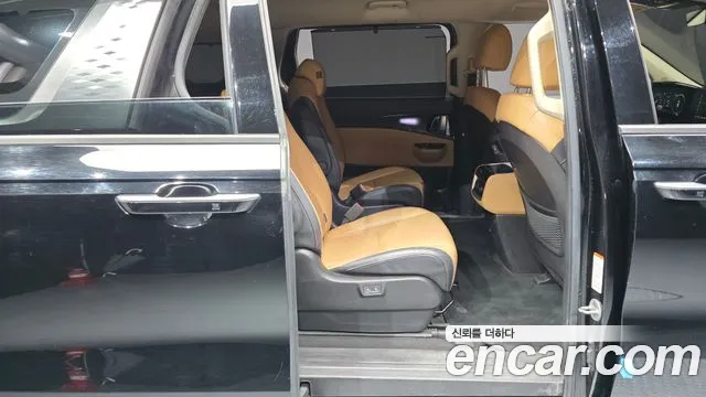 Kia Carnival Generation 4 — Фото автомобиля 12
