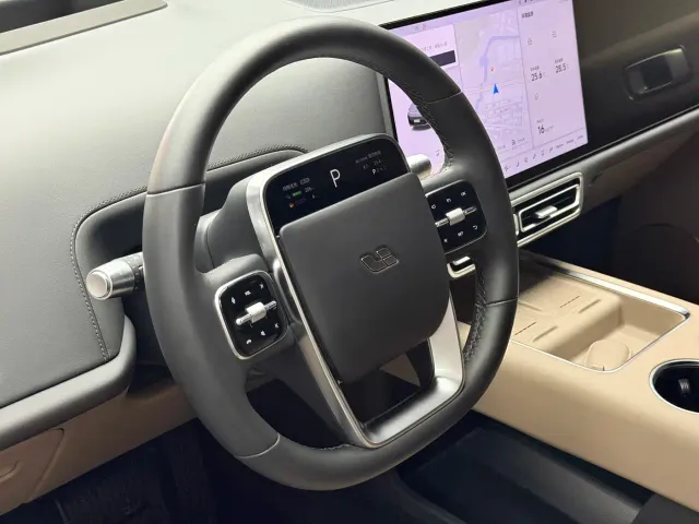 Li Auto L8 — Фото автомобиля 4