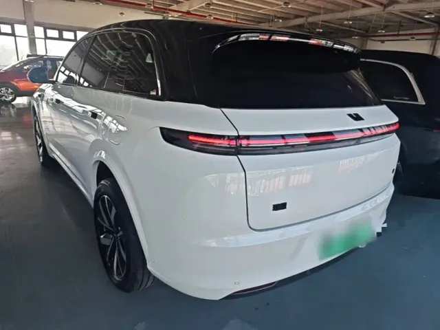 Li Auto L7 — Фото автомобиля 4