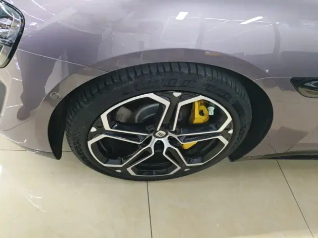 Xiaomi SU7 — Фото автомобиля 22