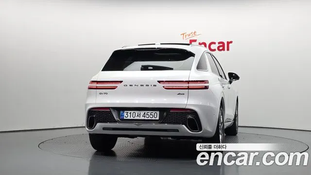 Genesis GV70 — Фото автомобиля 4