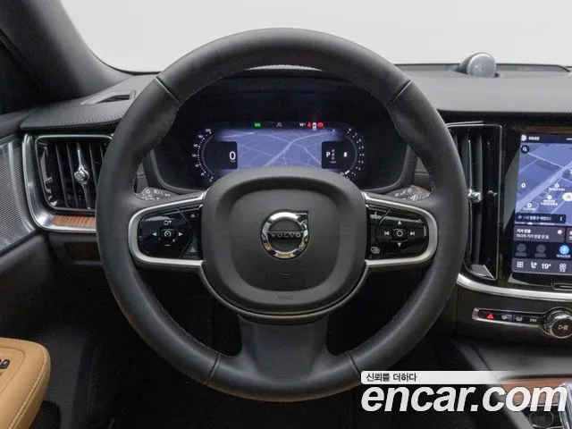Volvo V60 Cross Country 2nd Gen — Фото автомобиля 14