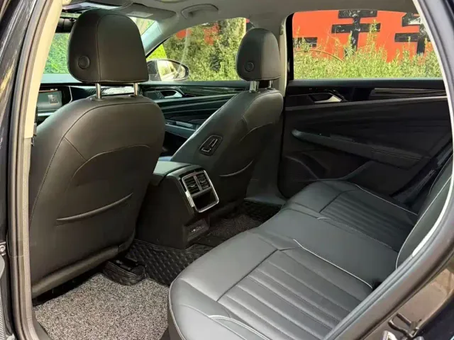 Volkswagen Passat — Фото автомобиля 7