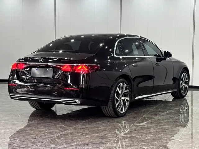 Mercedes-Benz E-Class — Фото автомобиля 5