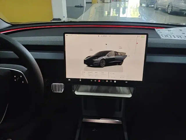 Tesla Model 3 — Фото автомобиля 12