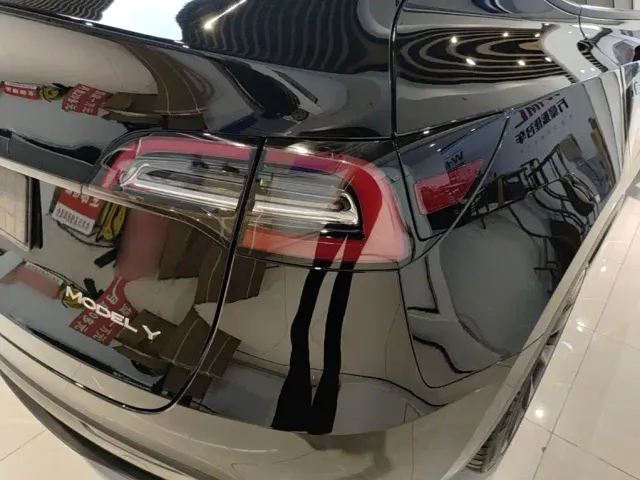 Tesla Model Y — Фото автомобиля 7