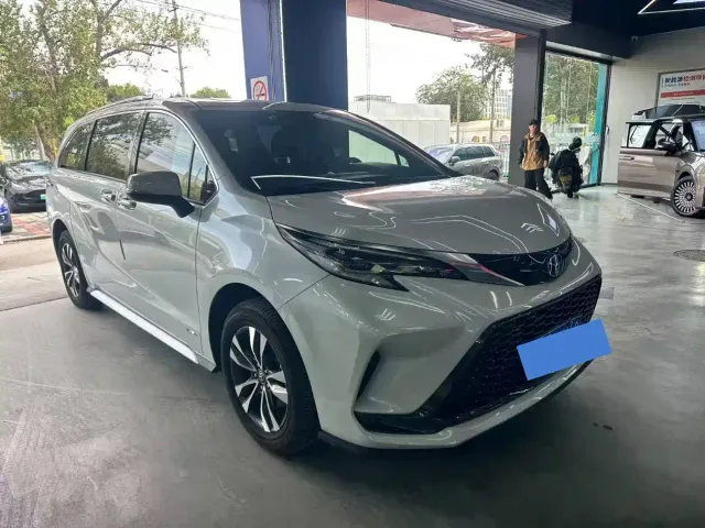 Фотография автомобиля — Toyota Granvia