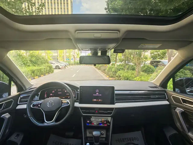 Volkswagen Tiguan L — Фото автомобиля 12