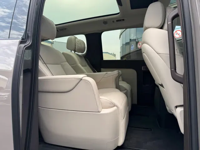 Li Auto MEGA — Фото автомобиля 10