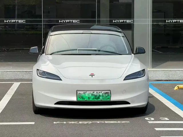 Tesla Model 3 — Фото автомобиля 2