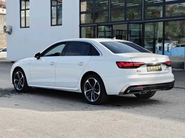 Audi A4L — Фото автомобиля 14