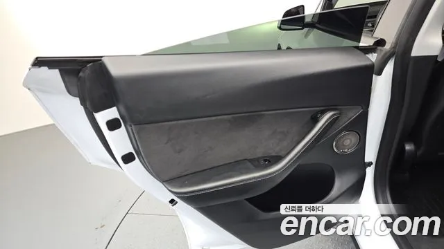 Tesla Model Y — Фото автомобиля 25