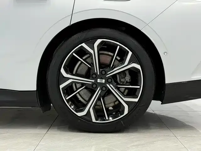 Geely Galaxy E8 — Фото автомобиля 9