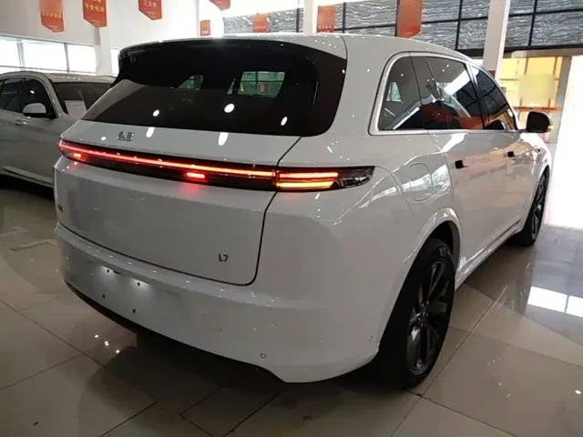 Li Auto L7 — Фото автомобиля 6