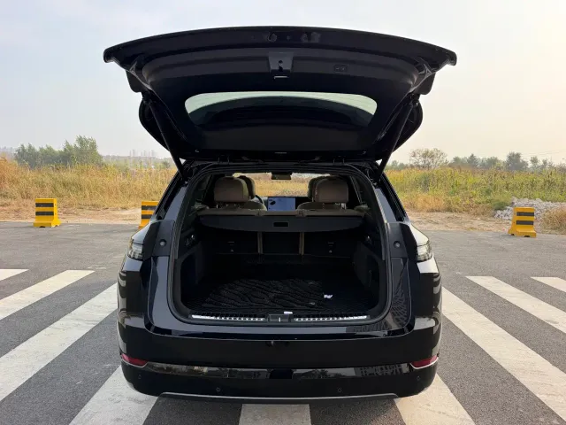 Li Auto L7 — Фото автомобиля 10
