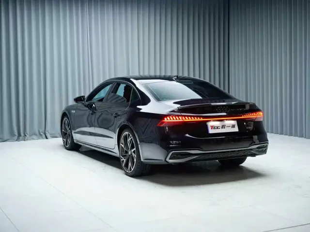 Audi A7L — Фото автомобиля 11