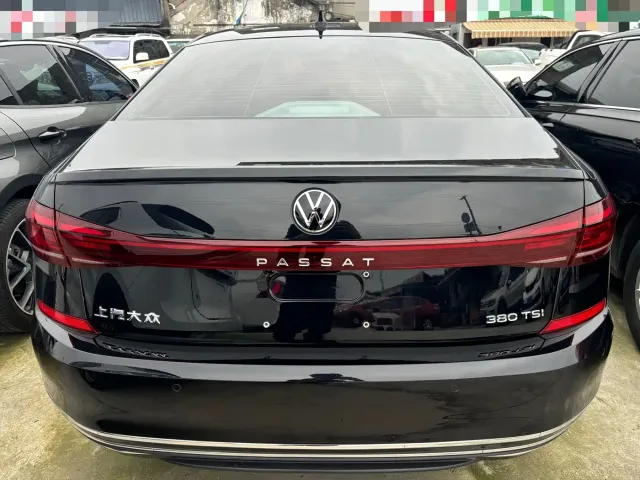 Volkswagen Passat — Фото автомобиля 10
