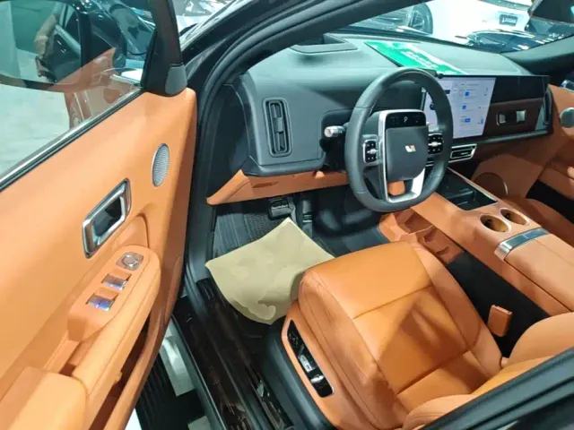 Li Auto L8 — Фото автомобиля 15