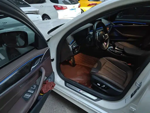 BMW 5 Series — Фото автомобиля 13