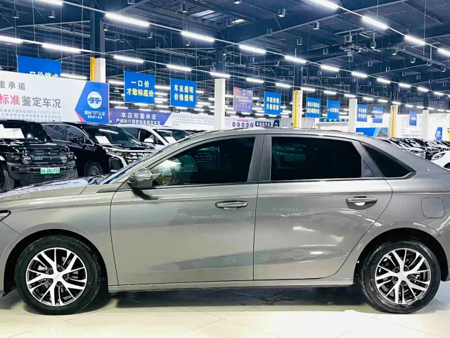 Geely Emgrand — Фото автомобиля 4