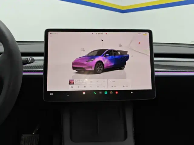 Tesla Model Y — Фото автомобиля 13