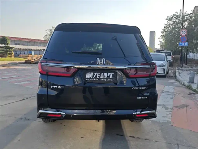 Honda Odyssey — Фото автомобиля 8